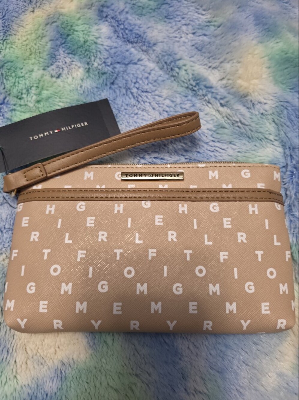 100% original Tommy Hilfiger Tan Logo Print Wristlet with Detachable Strap